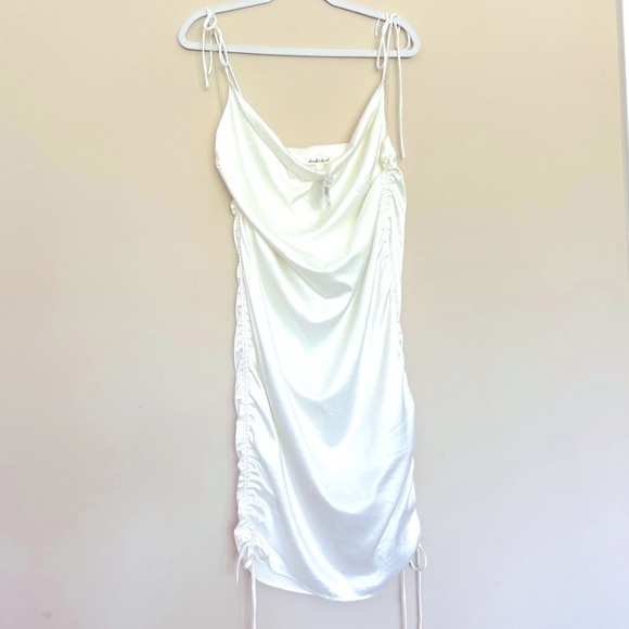 🆕 Derek Heart Drape Ivory Satin Ruched Junior Mini Dress - Picture 1 of 8